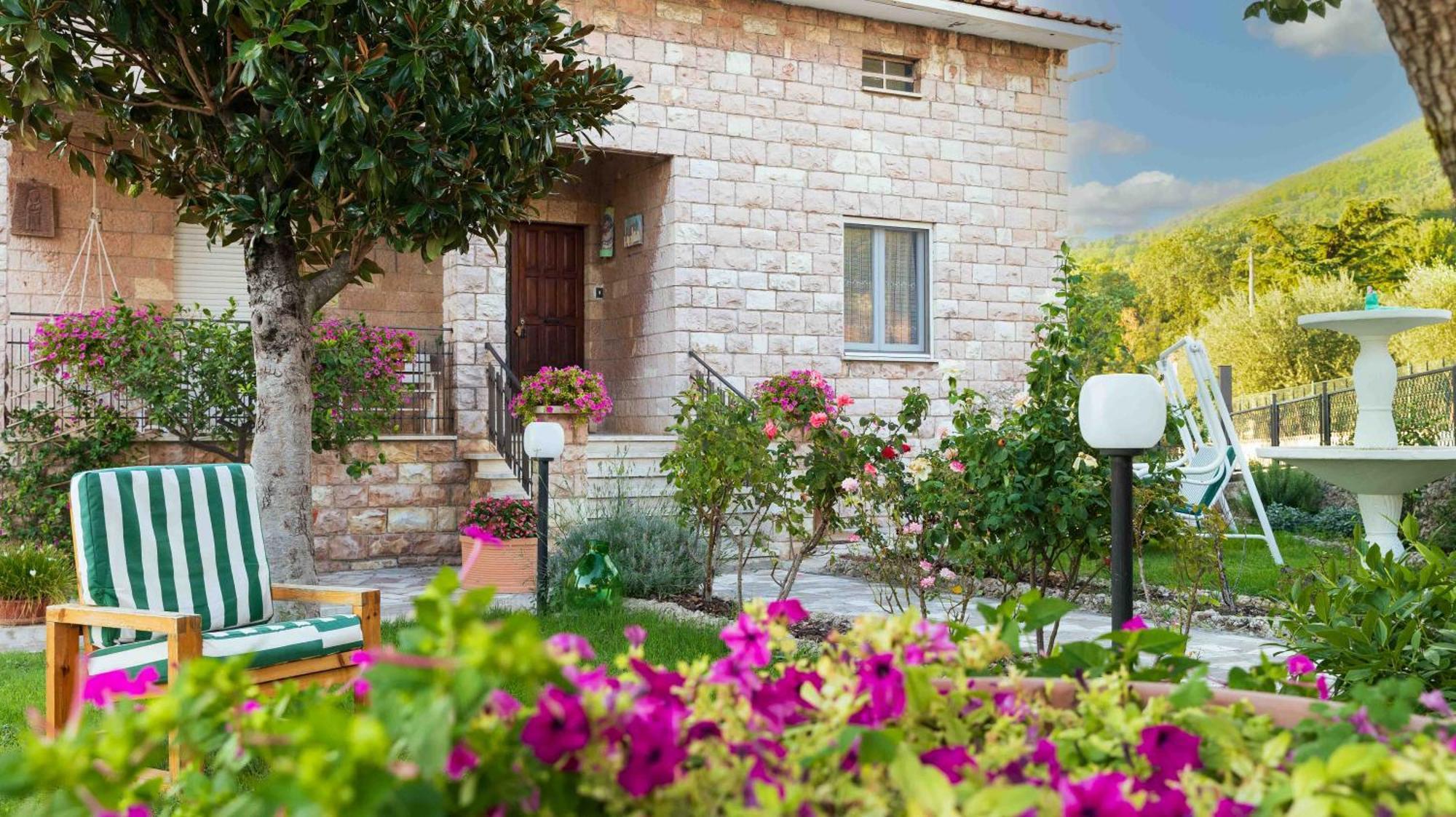 La Casa Dei Fiori Villa Assisi Exterior photo